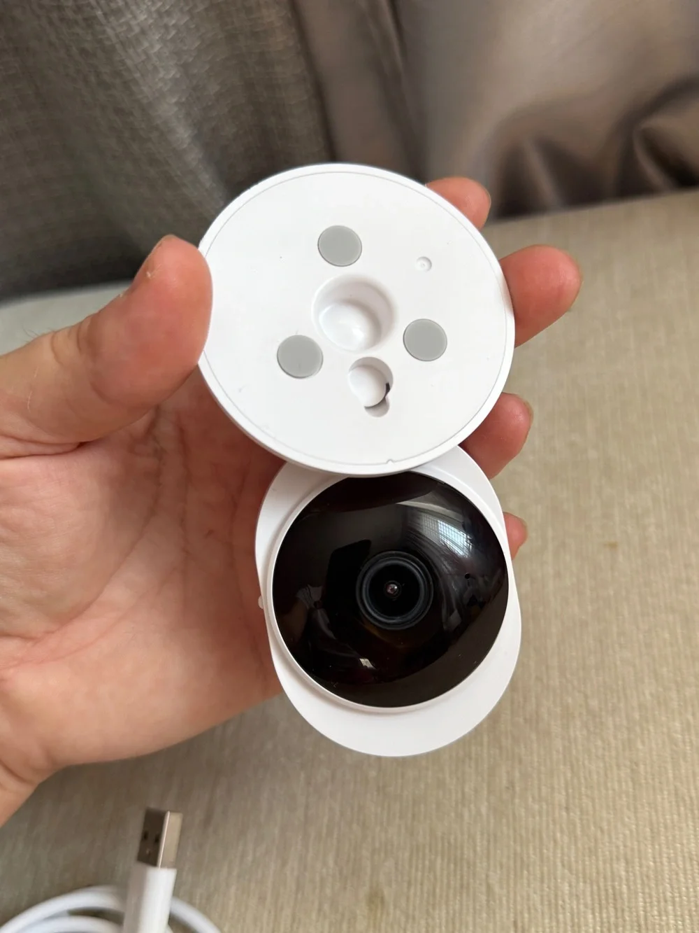 Compact White Home Wi‑Fi Security Camera (C2)